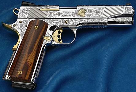 M1911 wykonany w firmie Smith and Wesson. Cena tego pistoletu to 10.000 dolarów