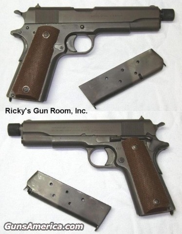 Nieliczne pistolety Colt M1911 posiadały lufę dostosowaną do zamocowania dołączanego jednostopniowego wielokomorowego tłumika dźwięku. Pocisk wystrzelony z Colta M1911 nie osiąga prędkości dźwięku, dlatego też stosowanie naboi z pociskiem poddźwiękowym w celu lepszego wytłumienia broni nie było konieczne.