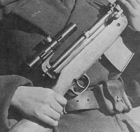 SWT-40 z celownikiem optycznym PU o powiększeniu 3,5x