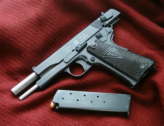 Vis wz. 35 z zamkiem w tylnym położeniu